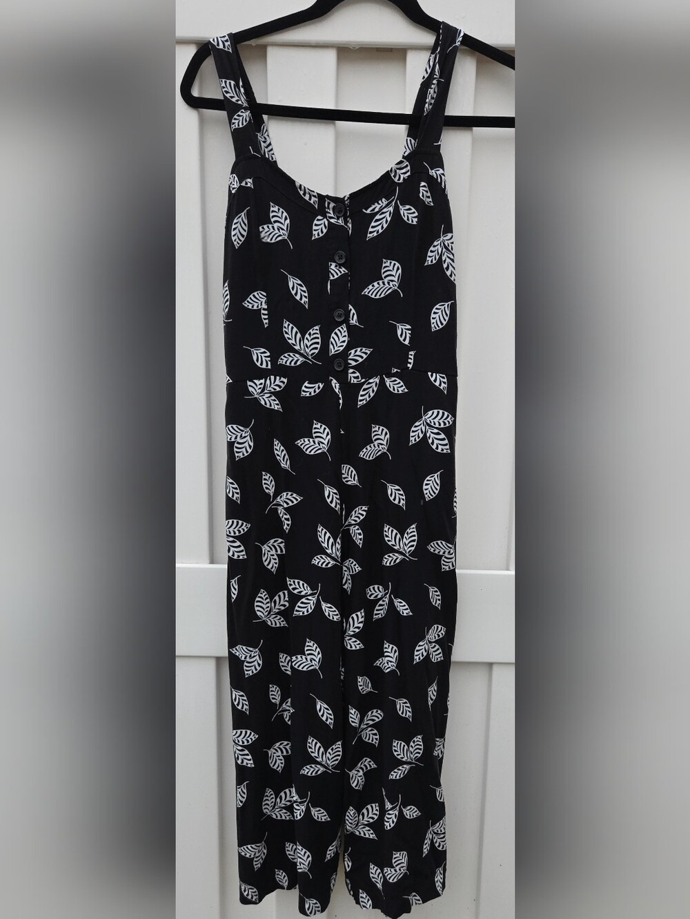 Loft Outlet Women's Leaf Print Jumpsuit Size Medium Petite. Resortwear, Vacation